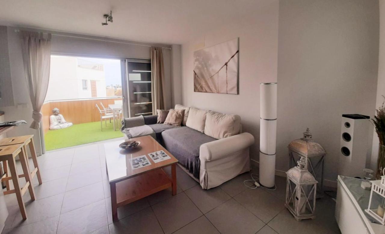 Sea View Apartment In El Medano With Pool & Private Parking Space Exterior photo