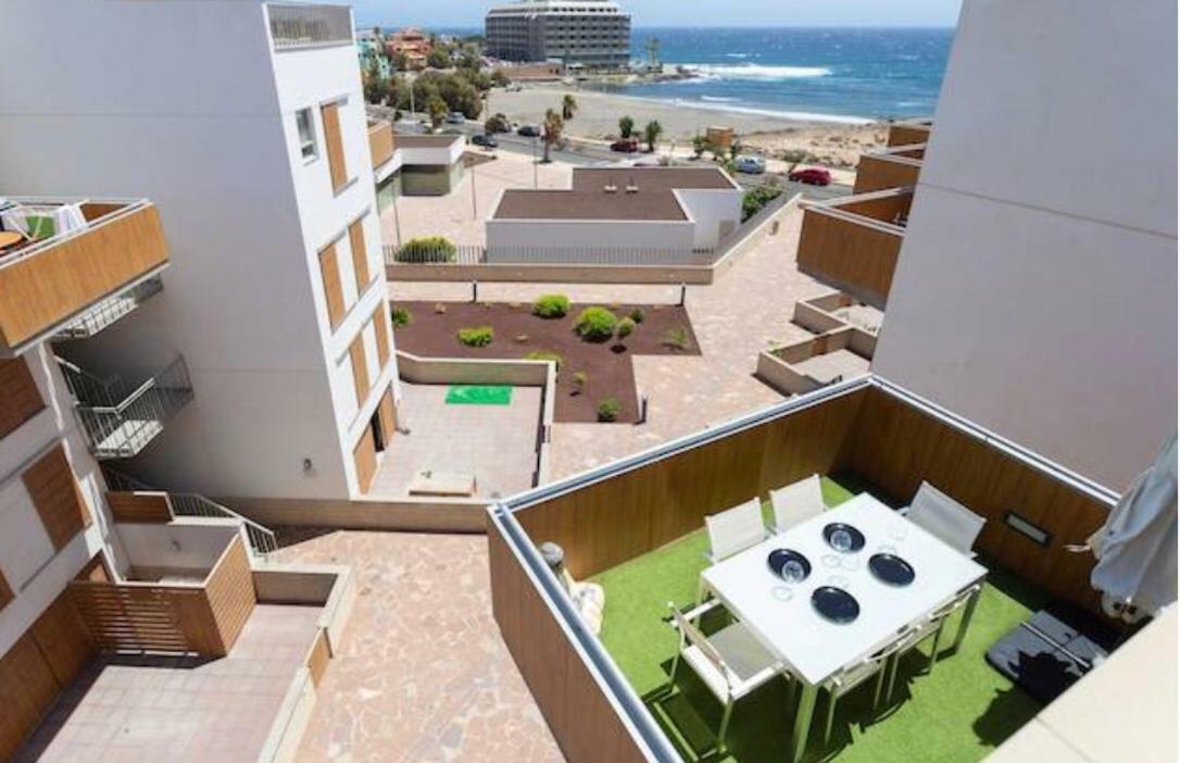 Sea View Apartment In El Medano With Pool & Private Parking Space Exterior photo