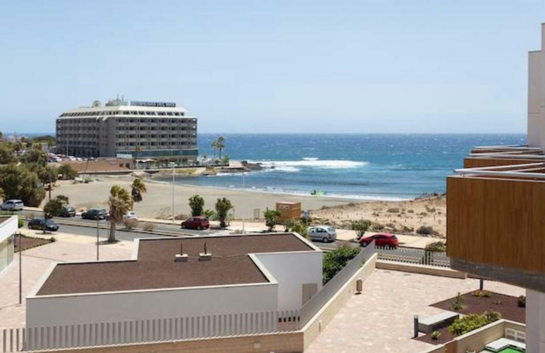 Sea View Apartment In El Medano With Pool & Private Parking Space Exterior photo