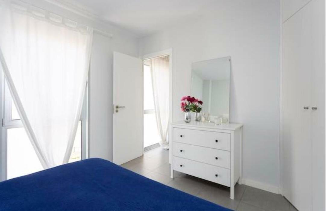 Sea View Apartment In El Medano With Pool & Private Parking Space Exterior photo